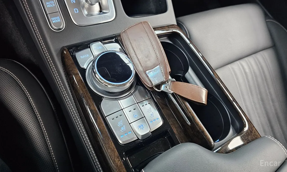 Фото 9 - Genesis G90