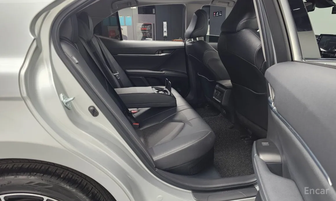 Фото 12 - Toyota Camry