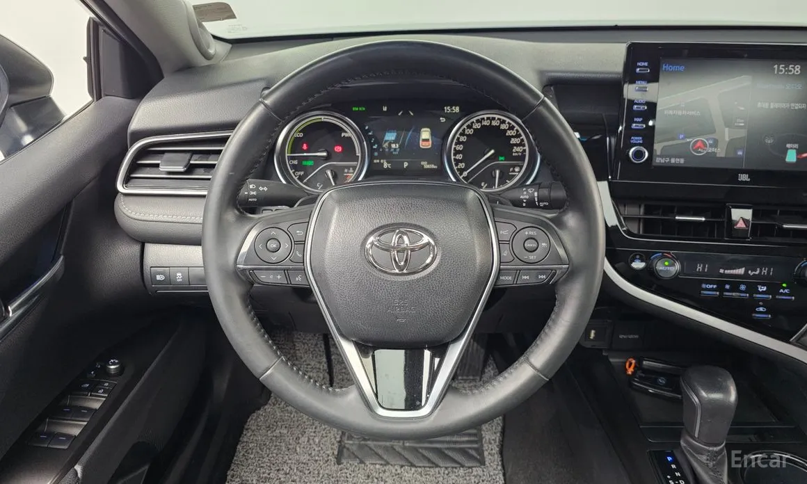 Фото 13 - Toyota Camry