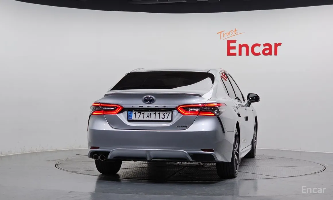 Фото 4 - Toyota Camry