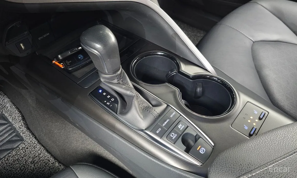 Фото 9 - Toyota Camry