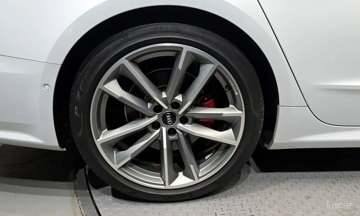 Фото 5 - Audi A7