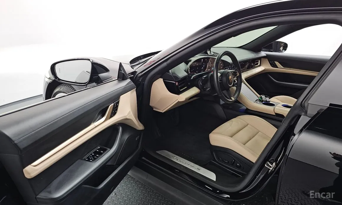 Фото 10 - Porsche Taycan