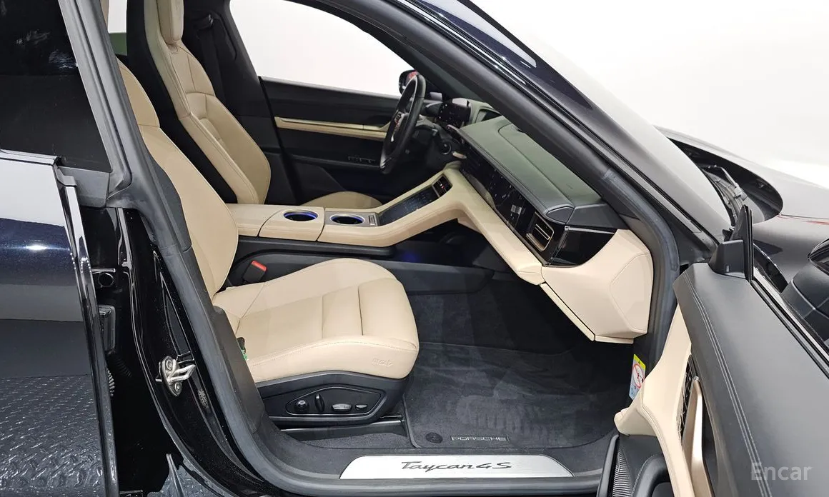 Фото 11 - Porsche Taycan