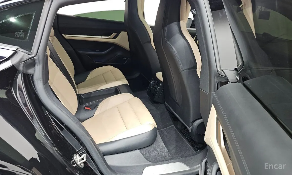 Фото 12 - Porsche Taycan