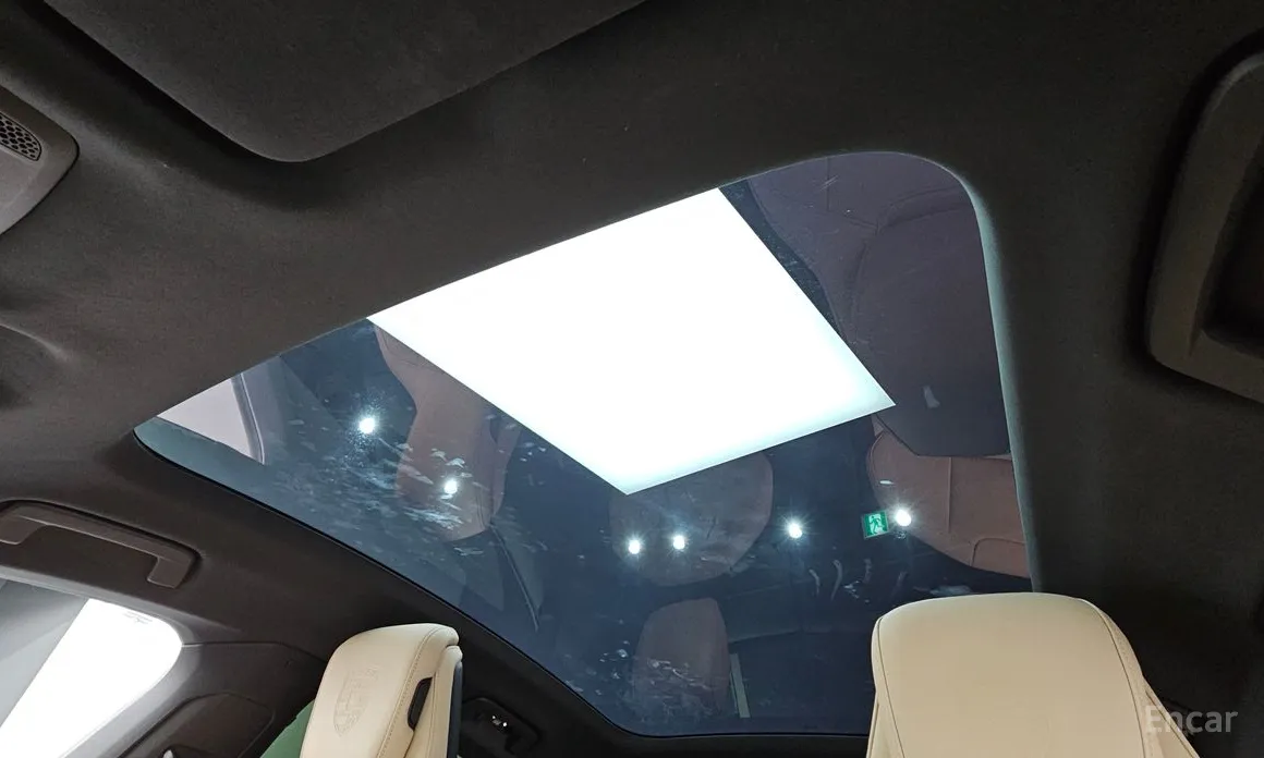 Фото 19 - Porsche Taycan