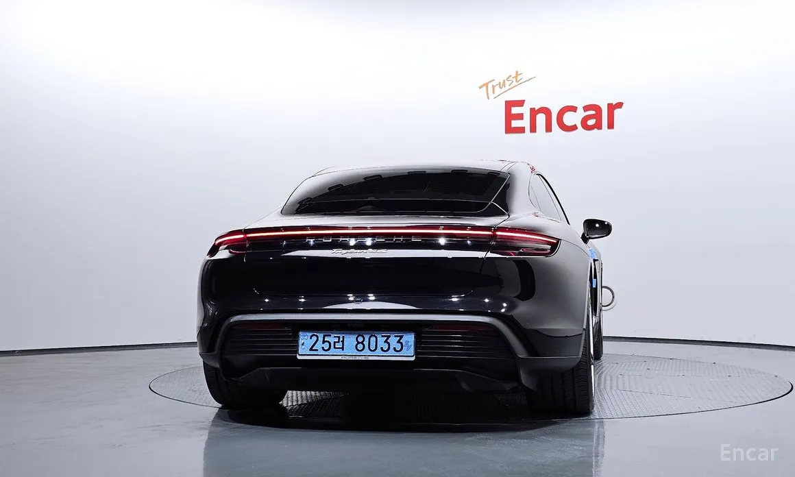 Фото 4 - Porsche Taycan