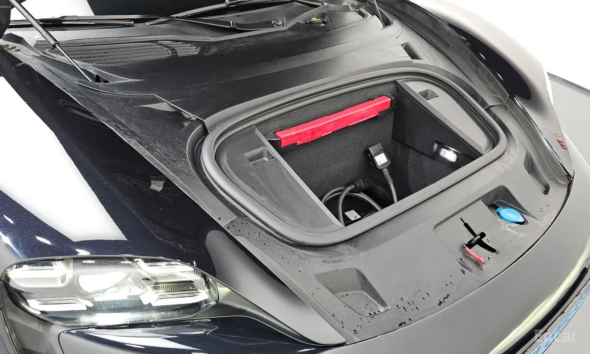 Фото 6 - Porsche Taycan