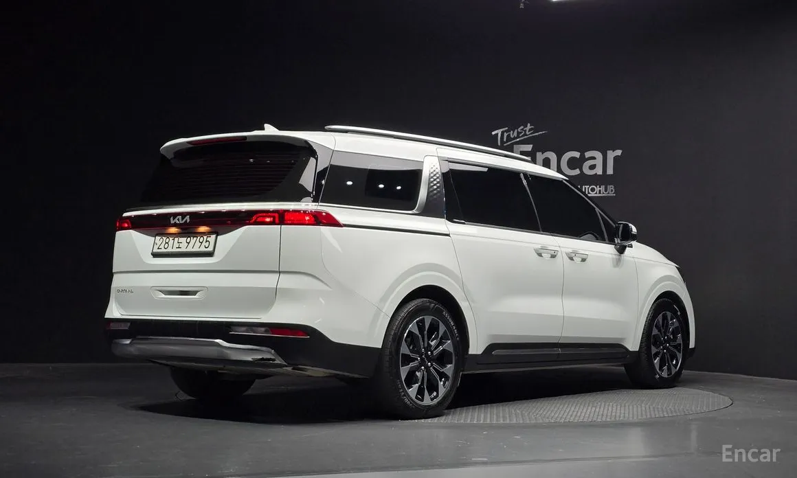 Фото 2 - Kia Carnival