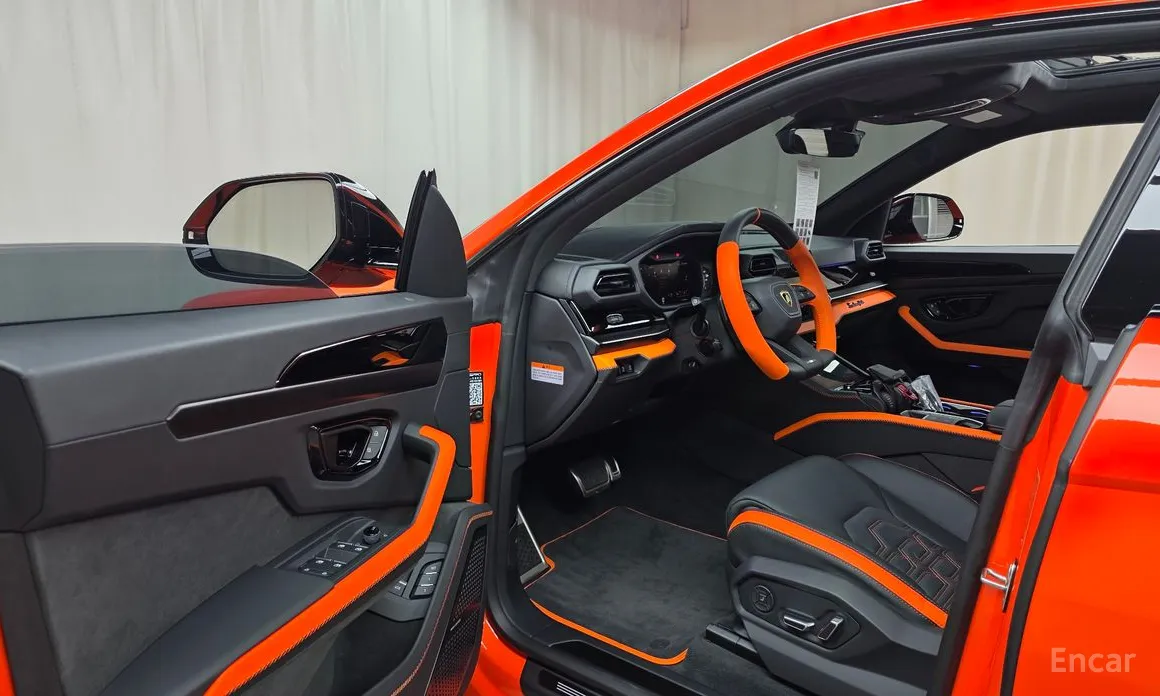 Фото 10 - Lamborghini Urus