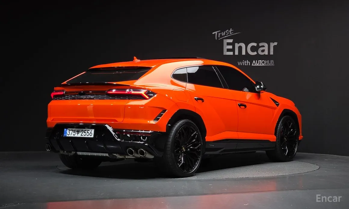 Фото 2 - Lamborghini Urus
