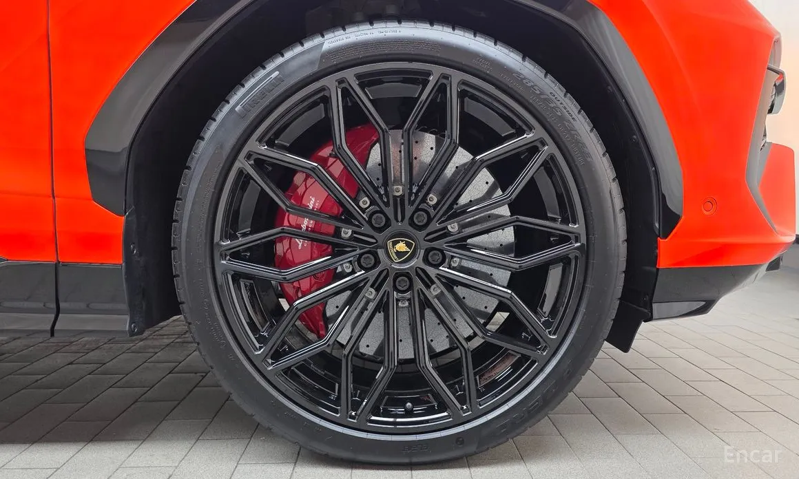 Фото 5 - Lamborghini Urus