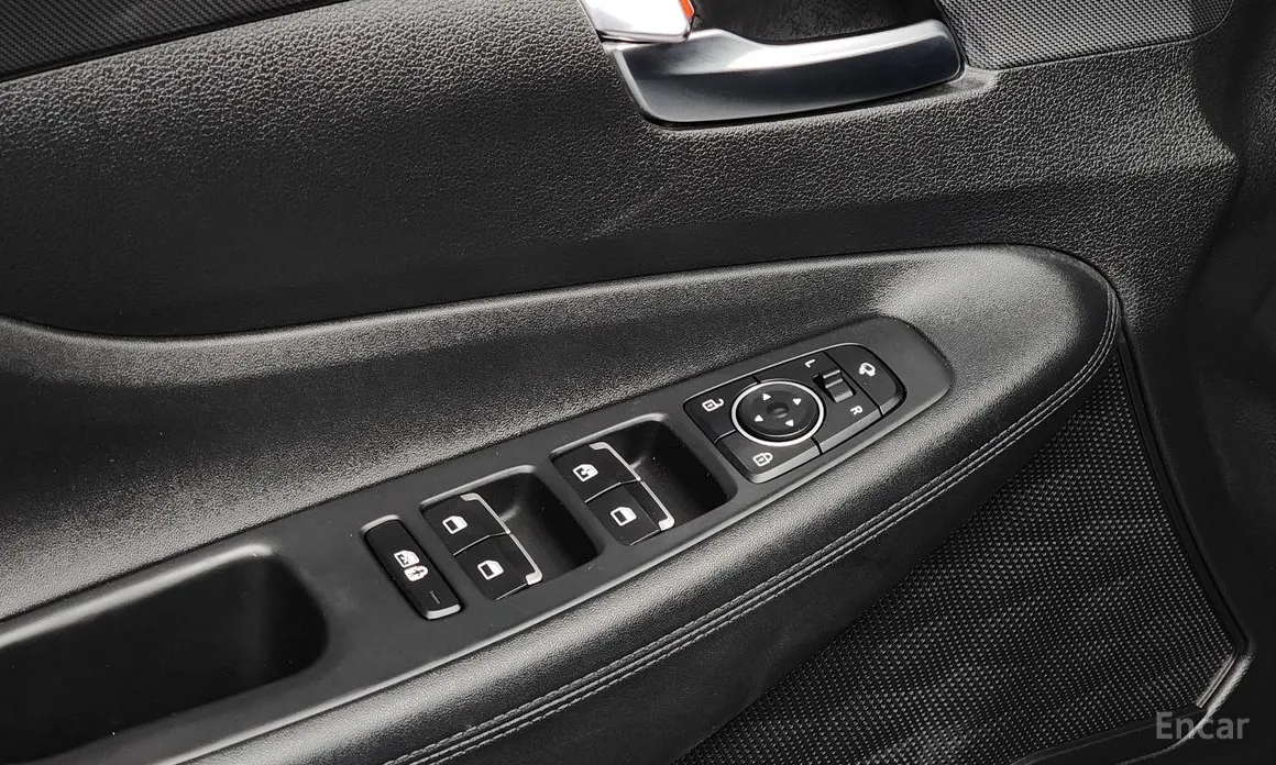 Фото 13 - Hyundai Santa Fe