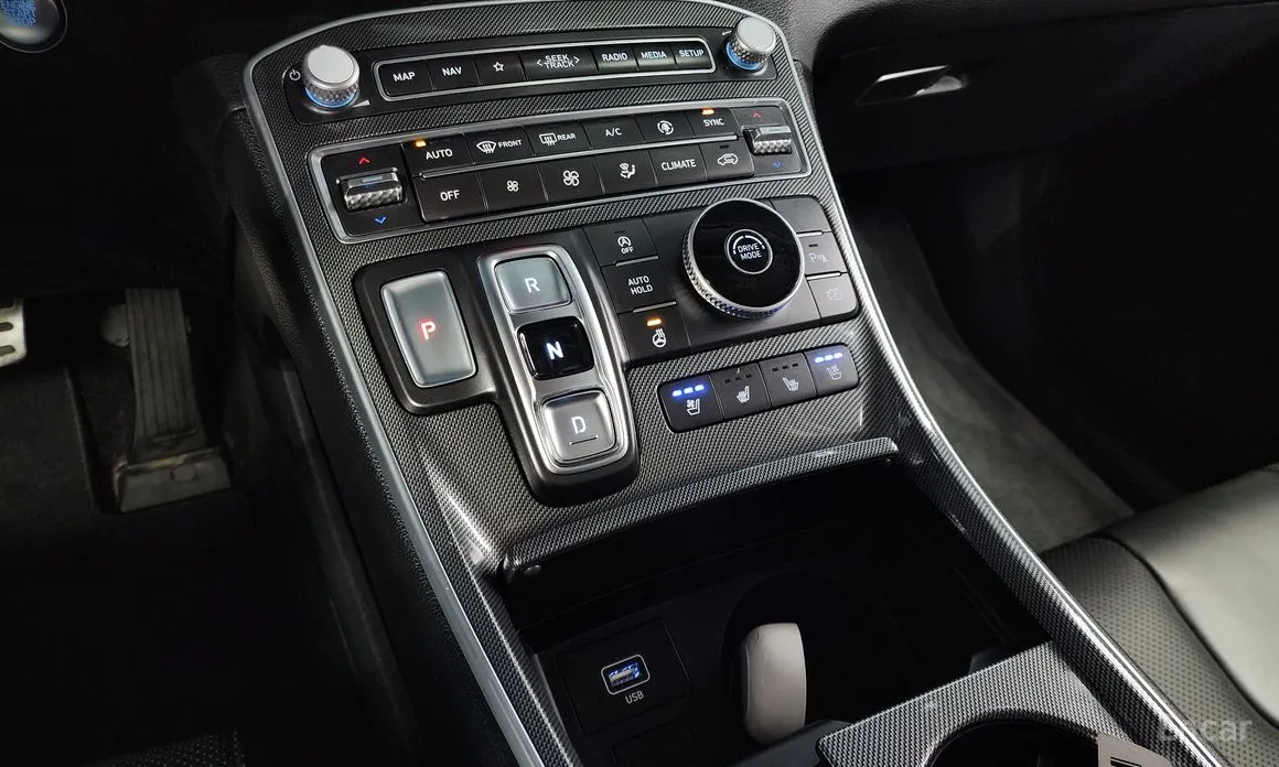 Фото 9 - Hyundai Santa Fe