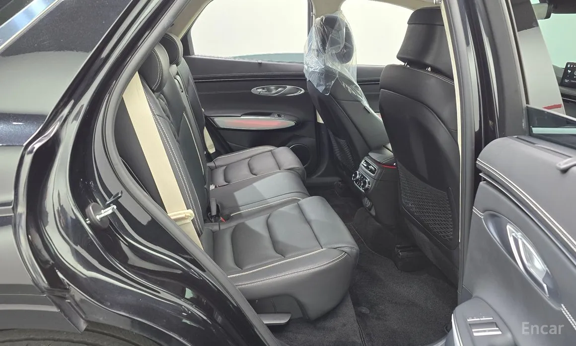 Фото 12 - Genesis GV70