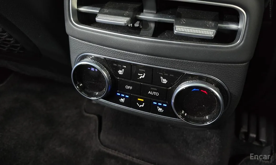 Фото 18 - Genesis GV70