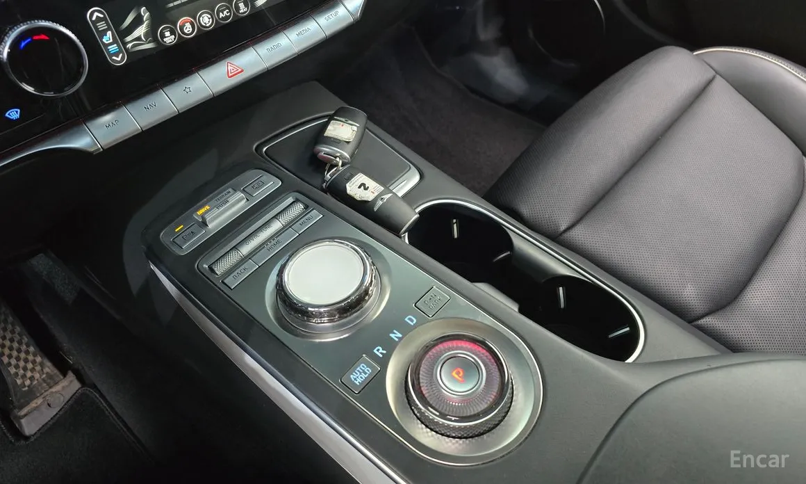 Фото 9 - Genesis GV70