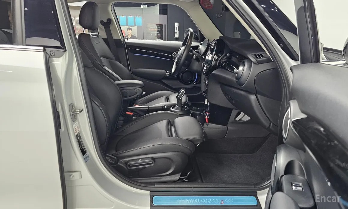 Фото 11 - Mini Cooper