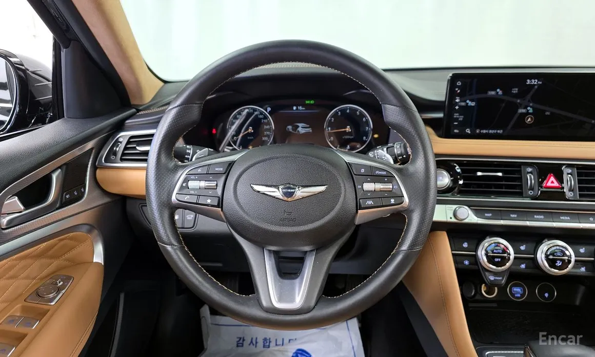 Фото 13 - Genesis G70