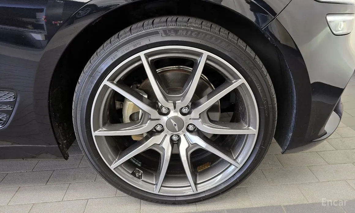 Фото 5 - Genesis G70