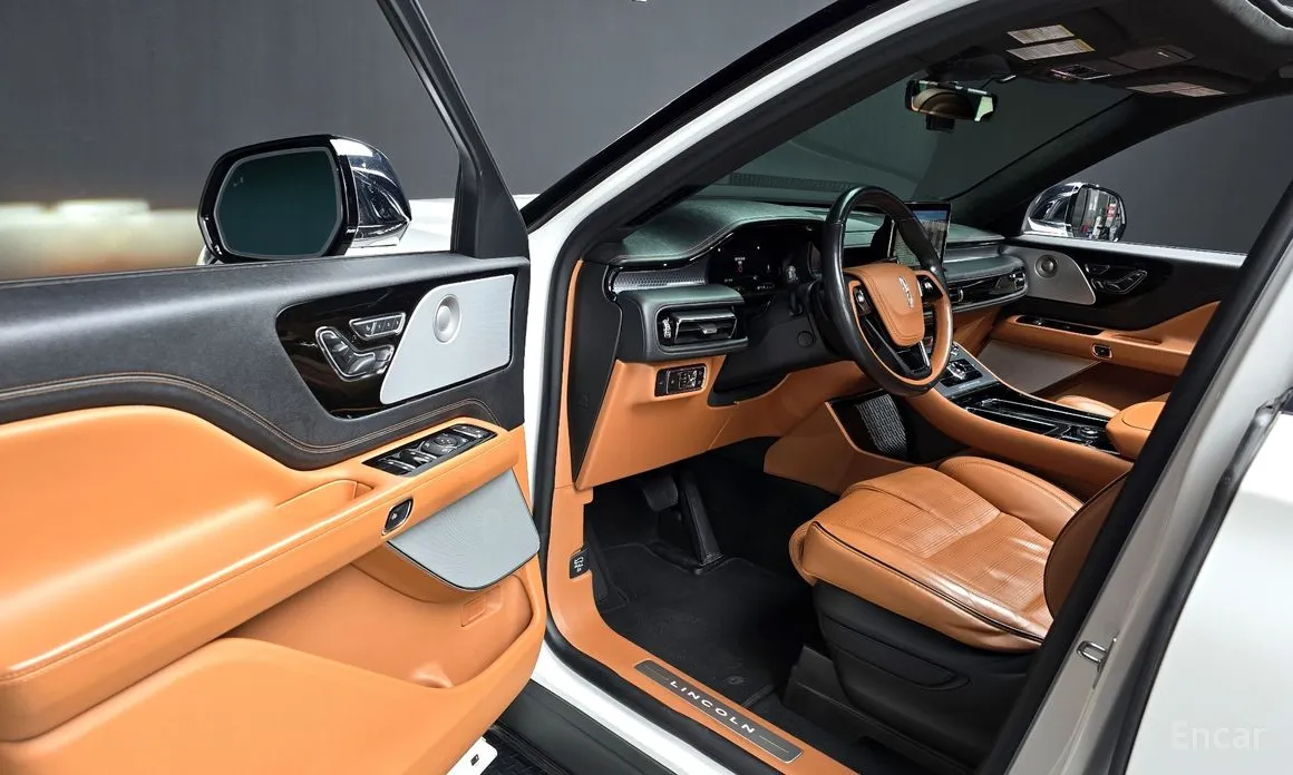 Фото 11 - Lincoln Aviator