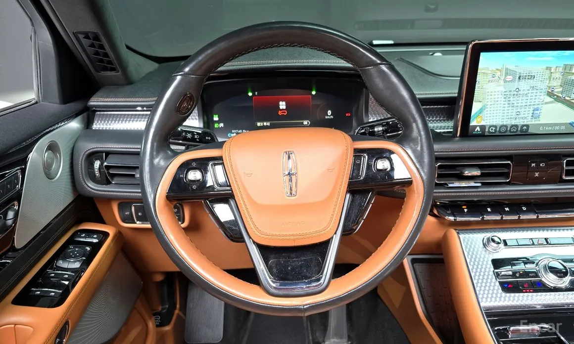 Фото 13 - Lincoln Aviator