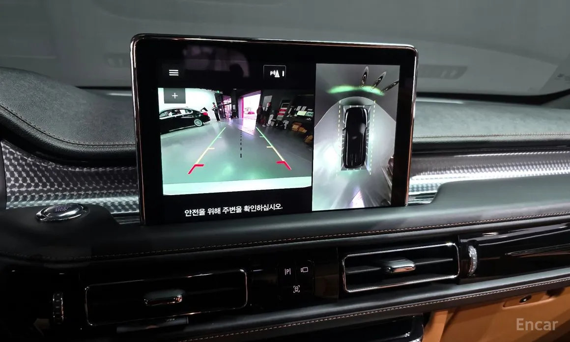 Фото 15 - Lincoln Aviator