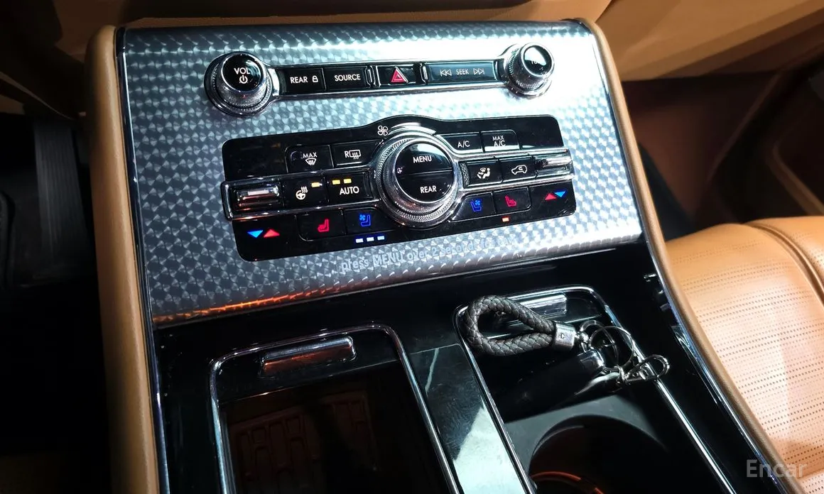 Фото 17 - Lincoln Aviator