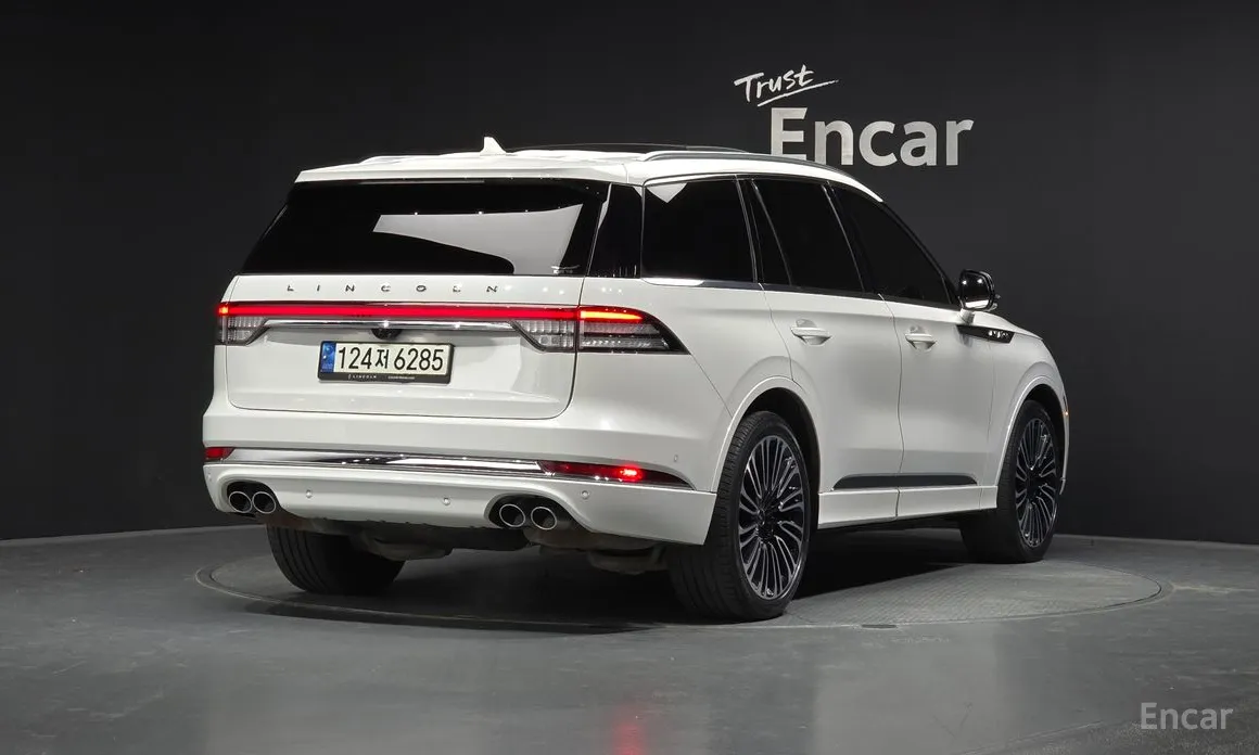 Фото 2 - Lincoln Aviator