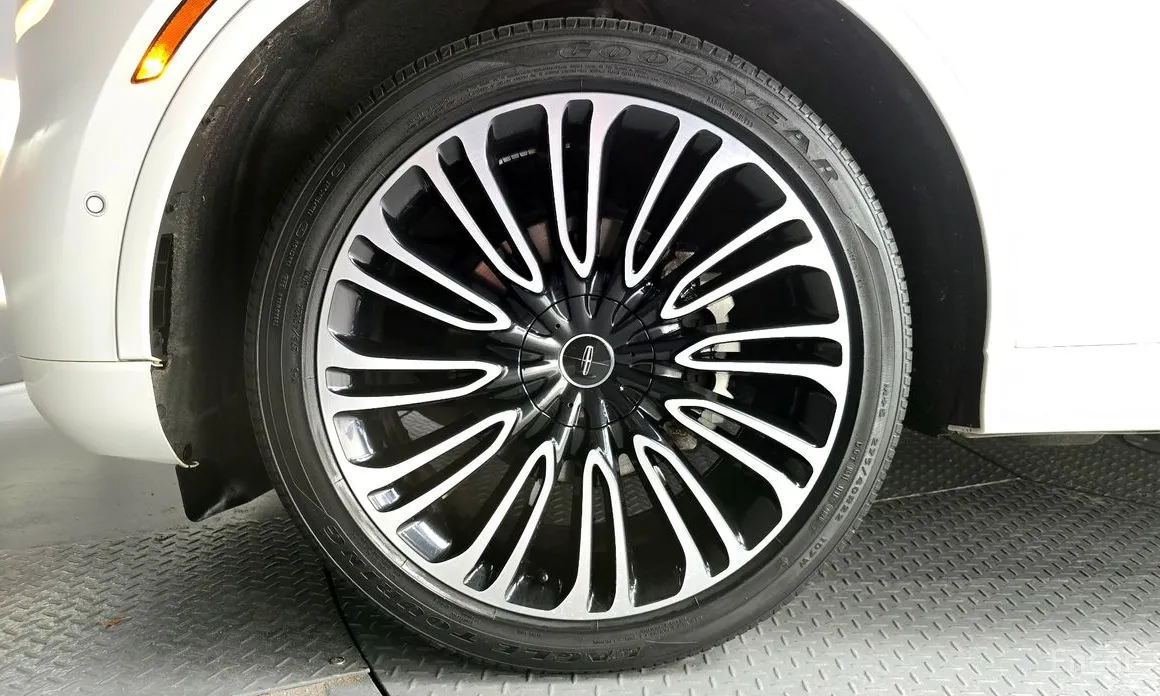 Фото 5 - Lincoln Aviator