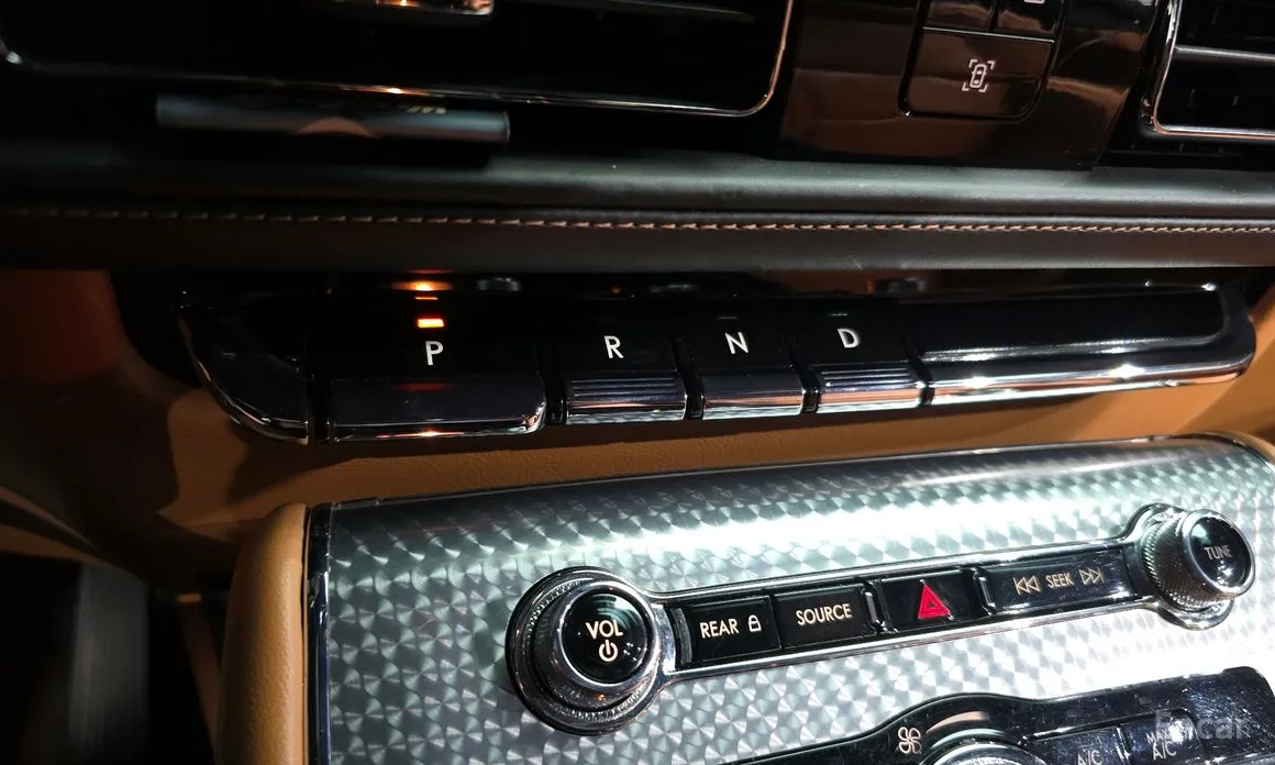 Фото 9 - Lincoln Aviator