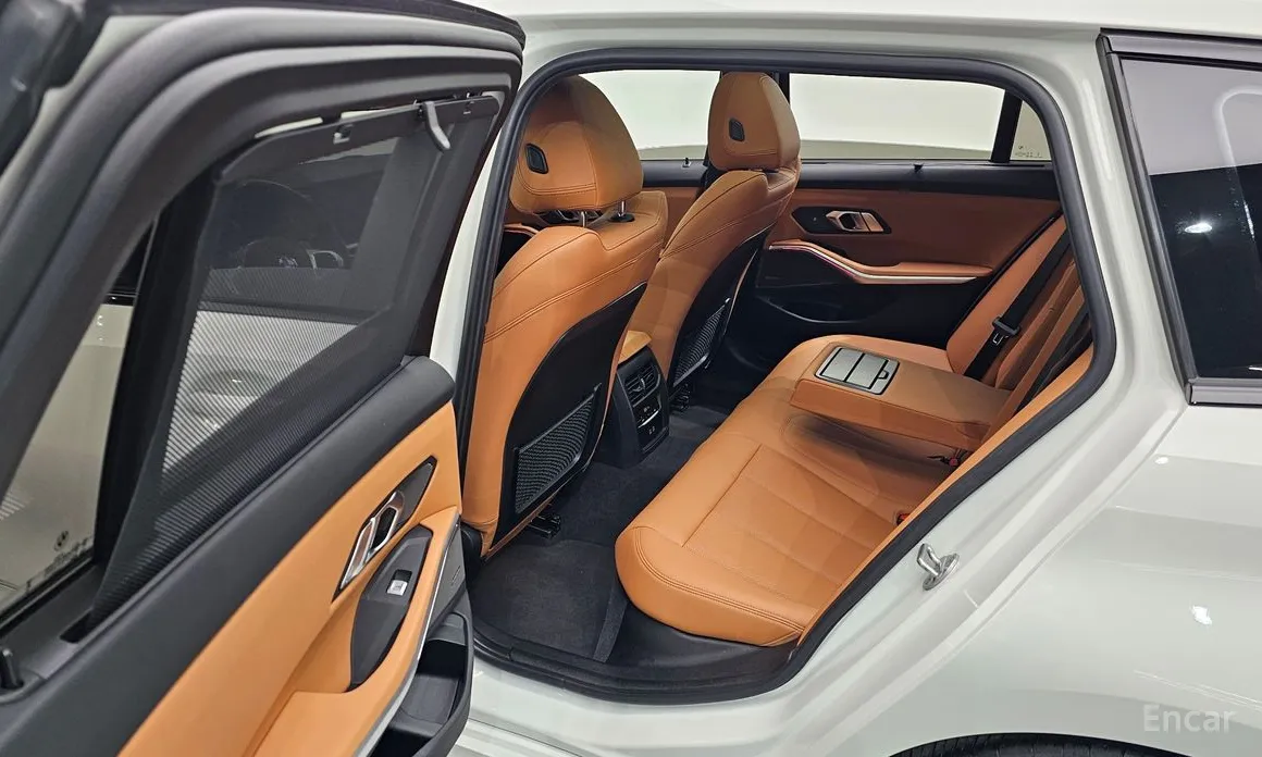 Photo 12 - BMW 3 Series