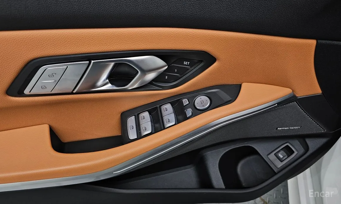 Photo 18 - BMW 3 Series