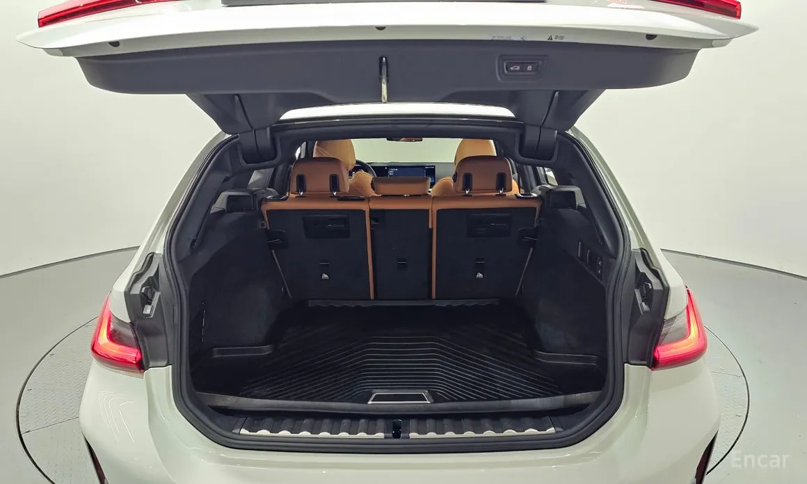 Photo 20 - BMW 3 Series