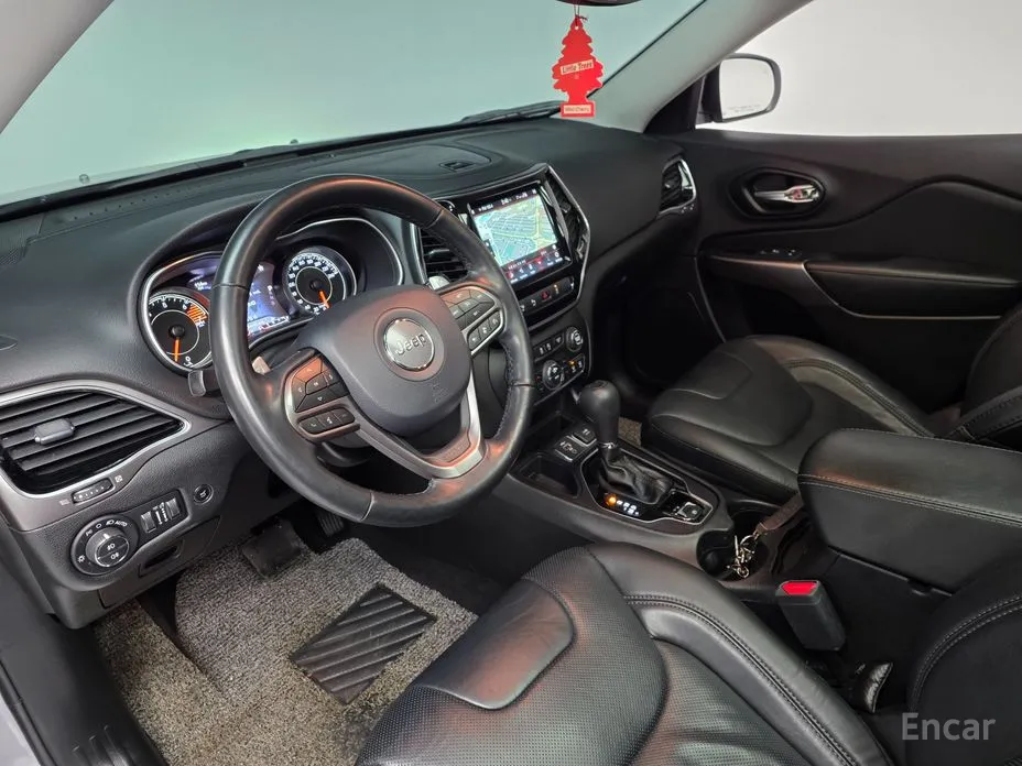 Фото 10 - Jeep Cherokee