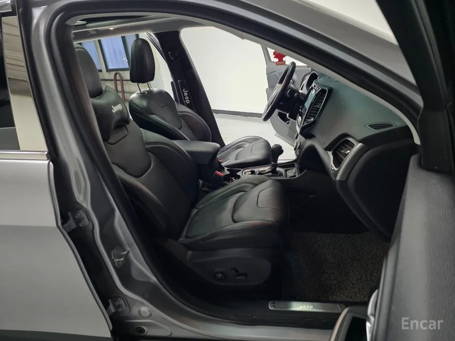 Фото 11 - Jeep Cherokee