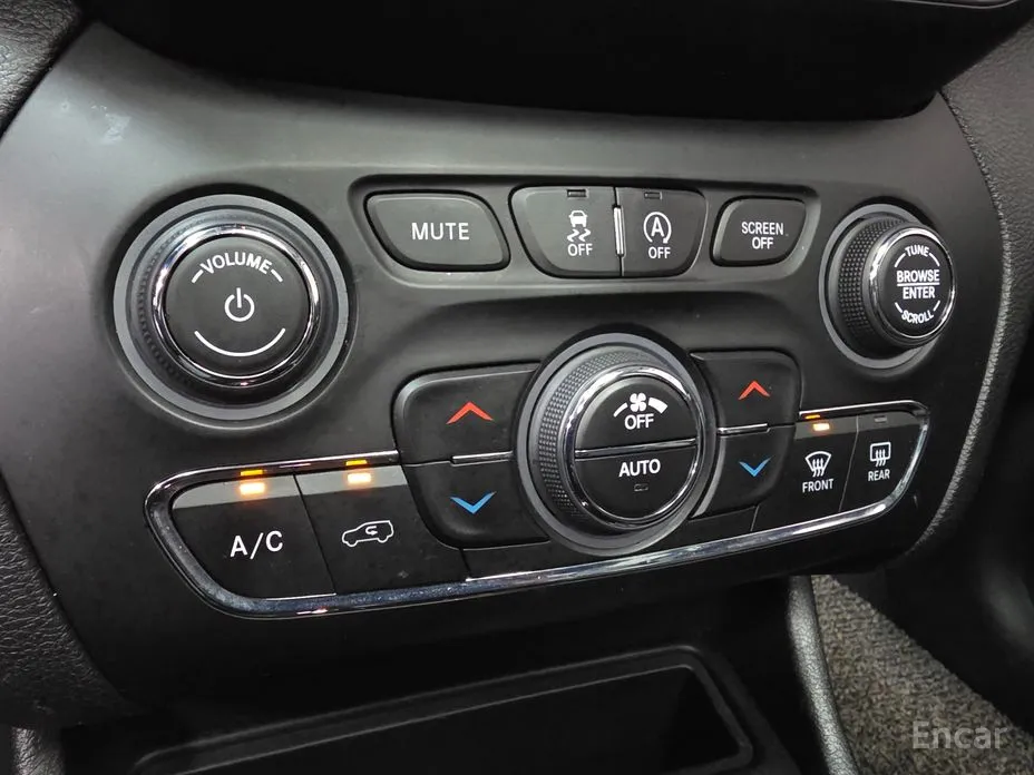 Фото 15 - Jeep Cherokee