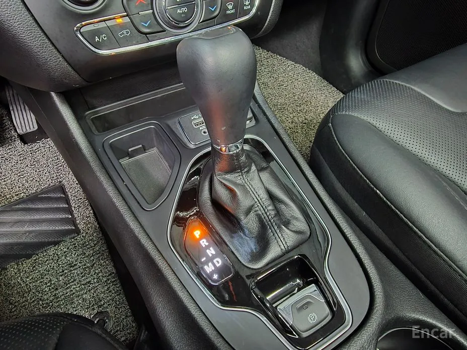 Фото 16 - Jeep Cherokee