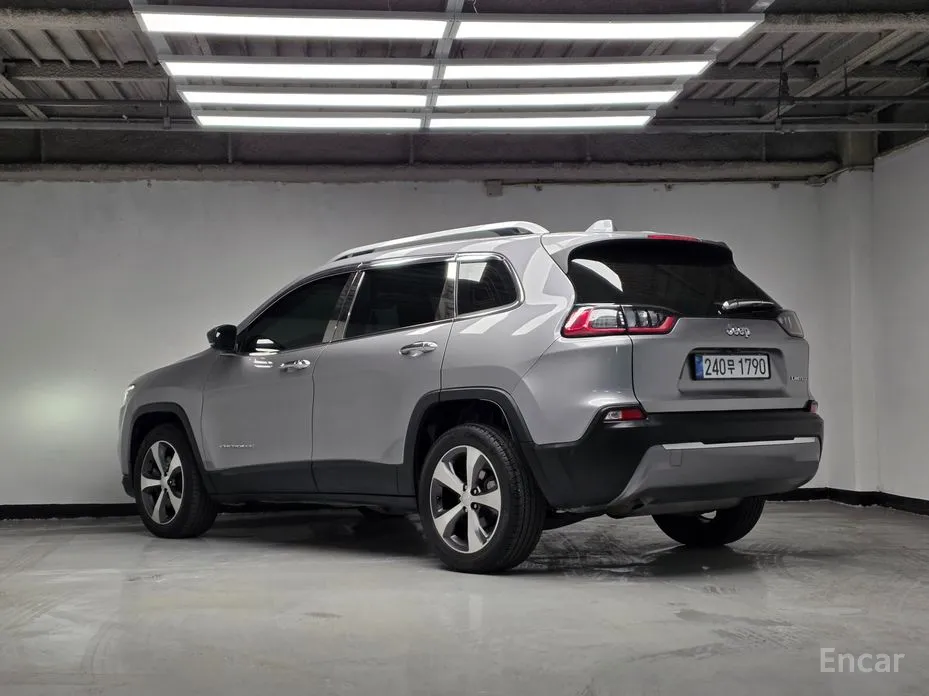 Фото 2 - Jeep Cherokee