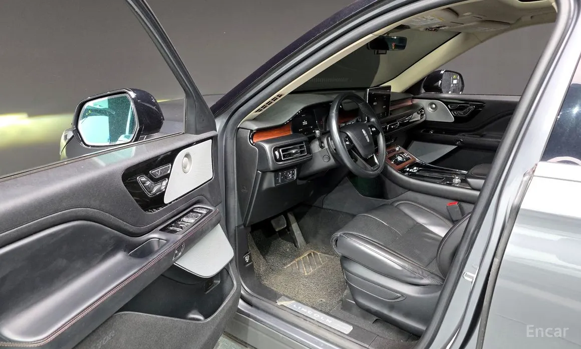 Фото 10 - Lincoln Aviator