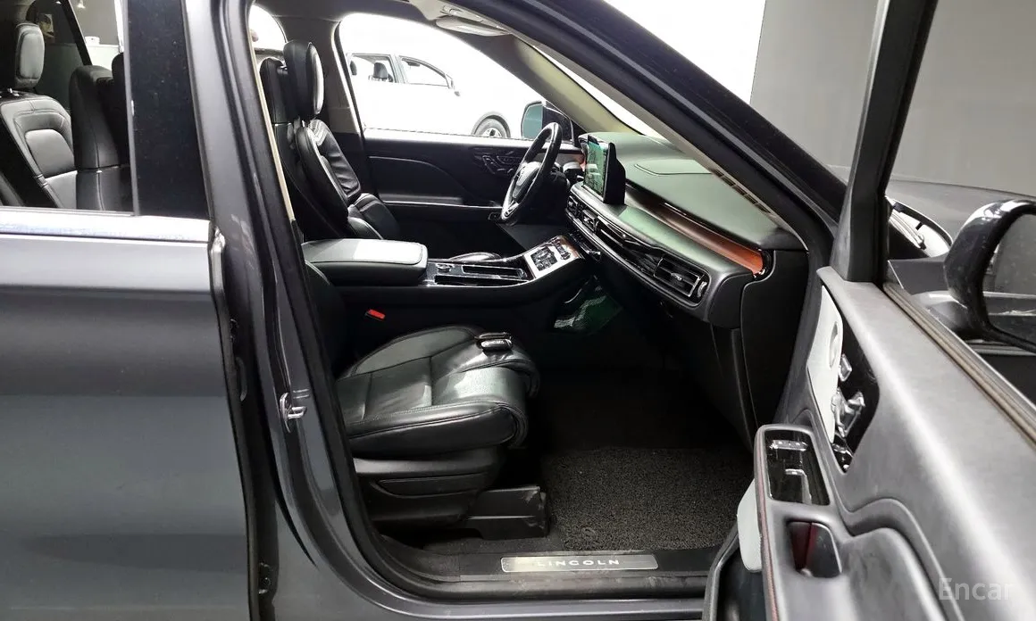 Фото 11 - Lincoln Aviator