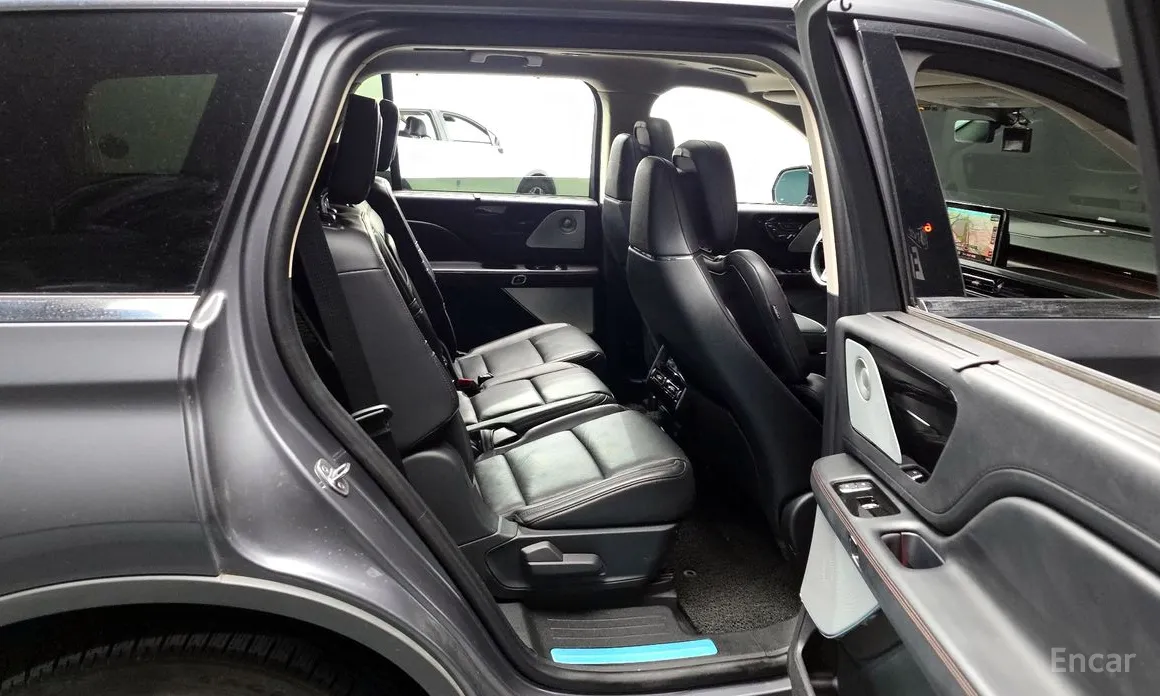 Фото 12 - Lincoln Aviator