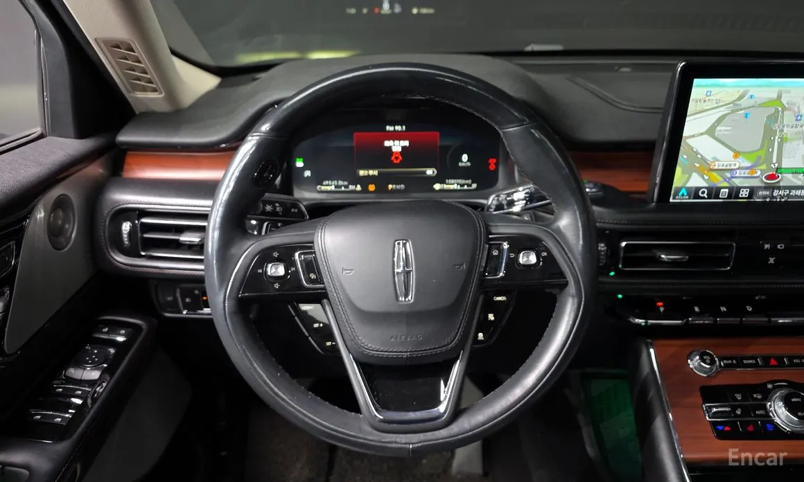 Фото 13 - Lincoln Aviator