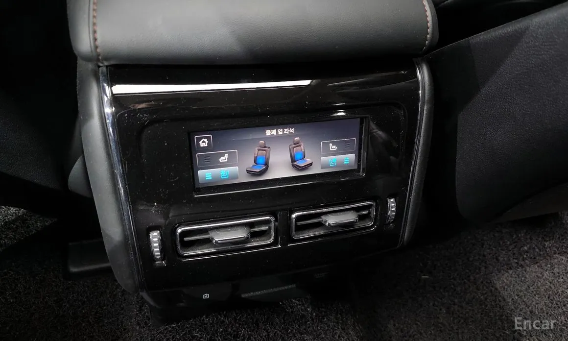 Фото 17 - Lincoln Aviator