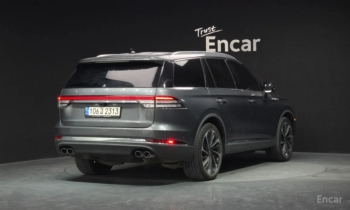 Фото 2 - Lincoln Aviator