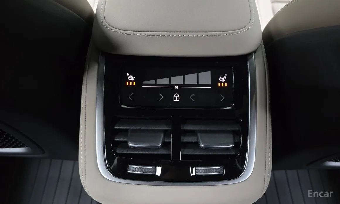 Фото 19 - Volvo XC90