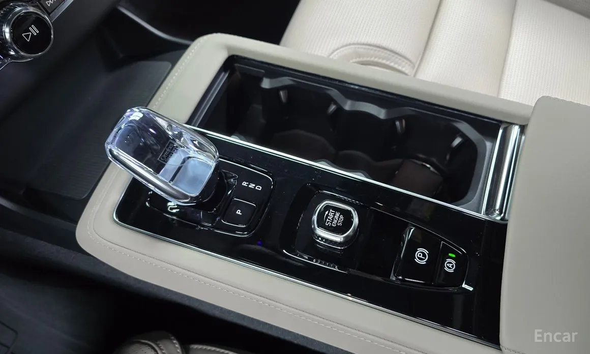 Фото 9 - Volvo XC90