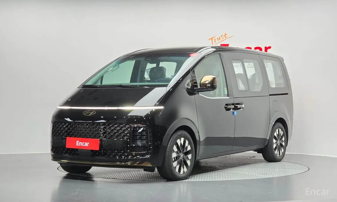 Фото 1 - Hyundai Staria