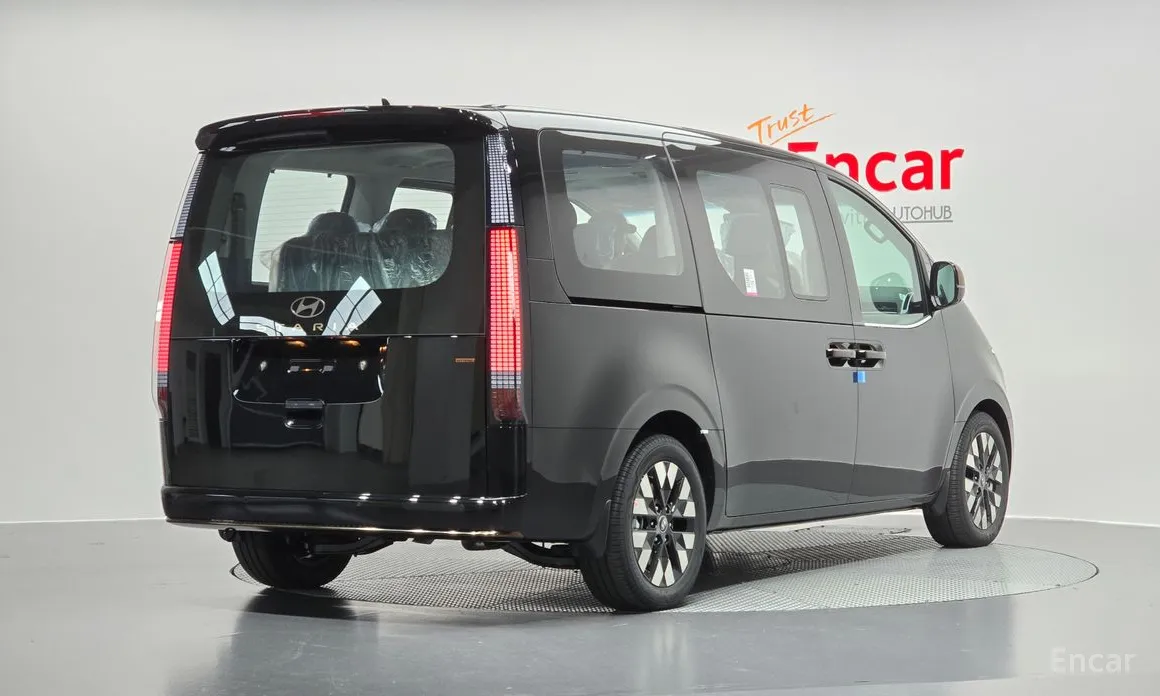 Фото 2 - Hyundai Staria