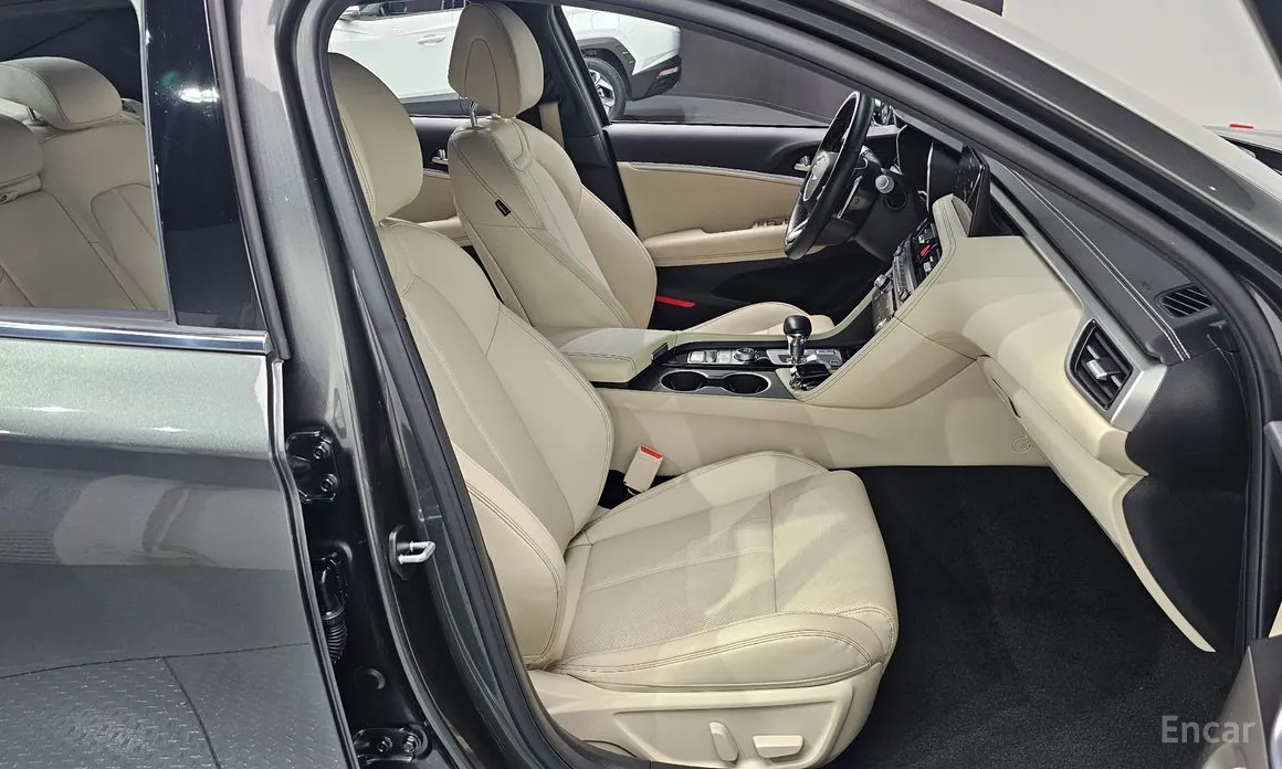 Фото 10 - Genesis G70